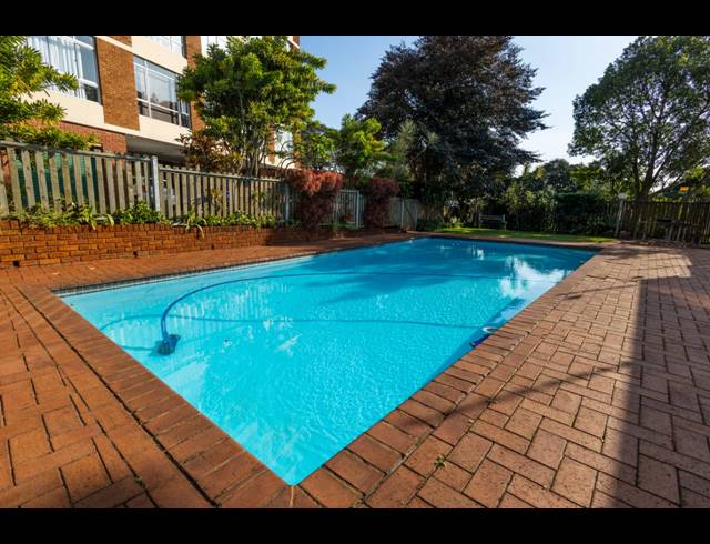 2 BEDROOM FLAT FOR SALE IN WESTRIDGE